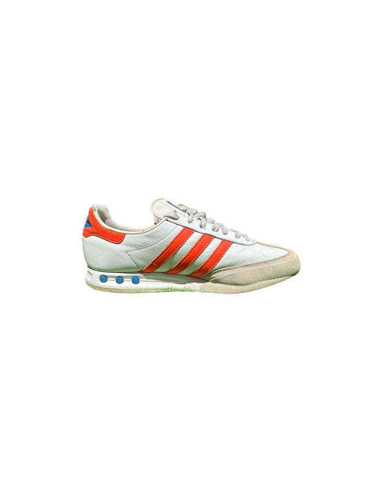 Adidas White Sneakers with Orange Stripes – Stylish Casual Streetwear Shoes (EUR 42 | US 9)
